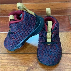 Nike Lebron XV Sneakers